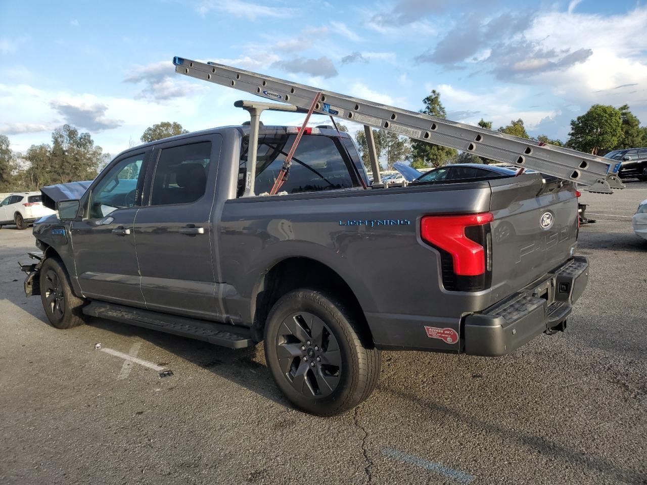 2024 Ford F150 Lightning Xlt - Image 2