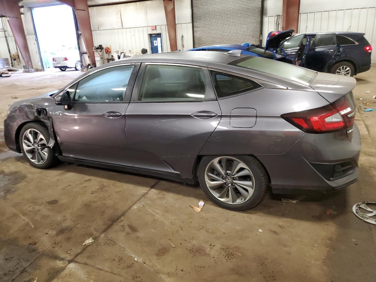 2018 Honda Clarity Touring - Image 2