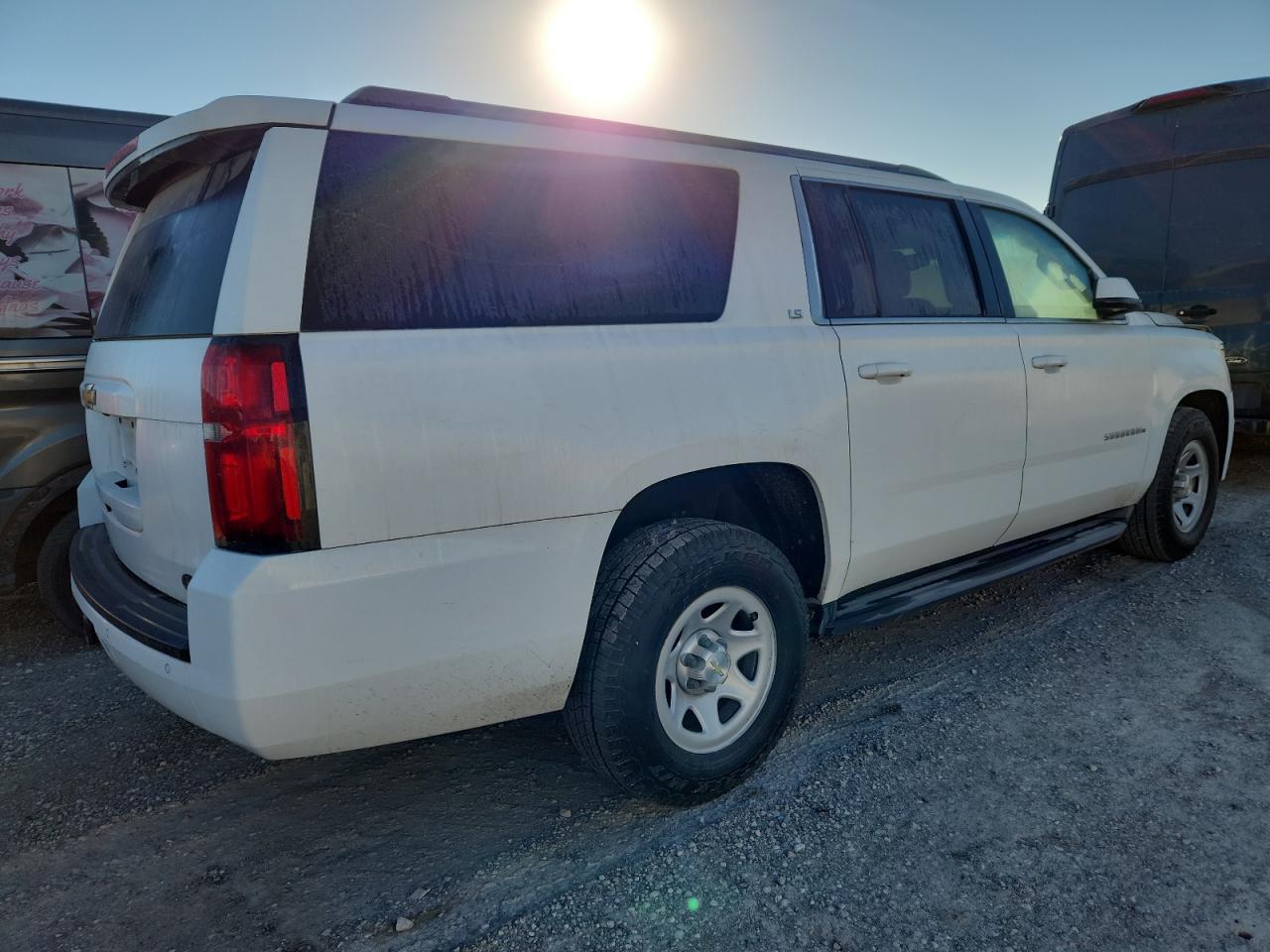2015 Chevrolet Suburban K1500 - Фото 3