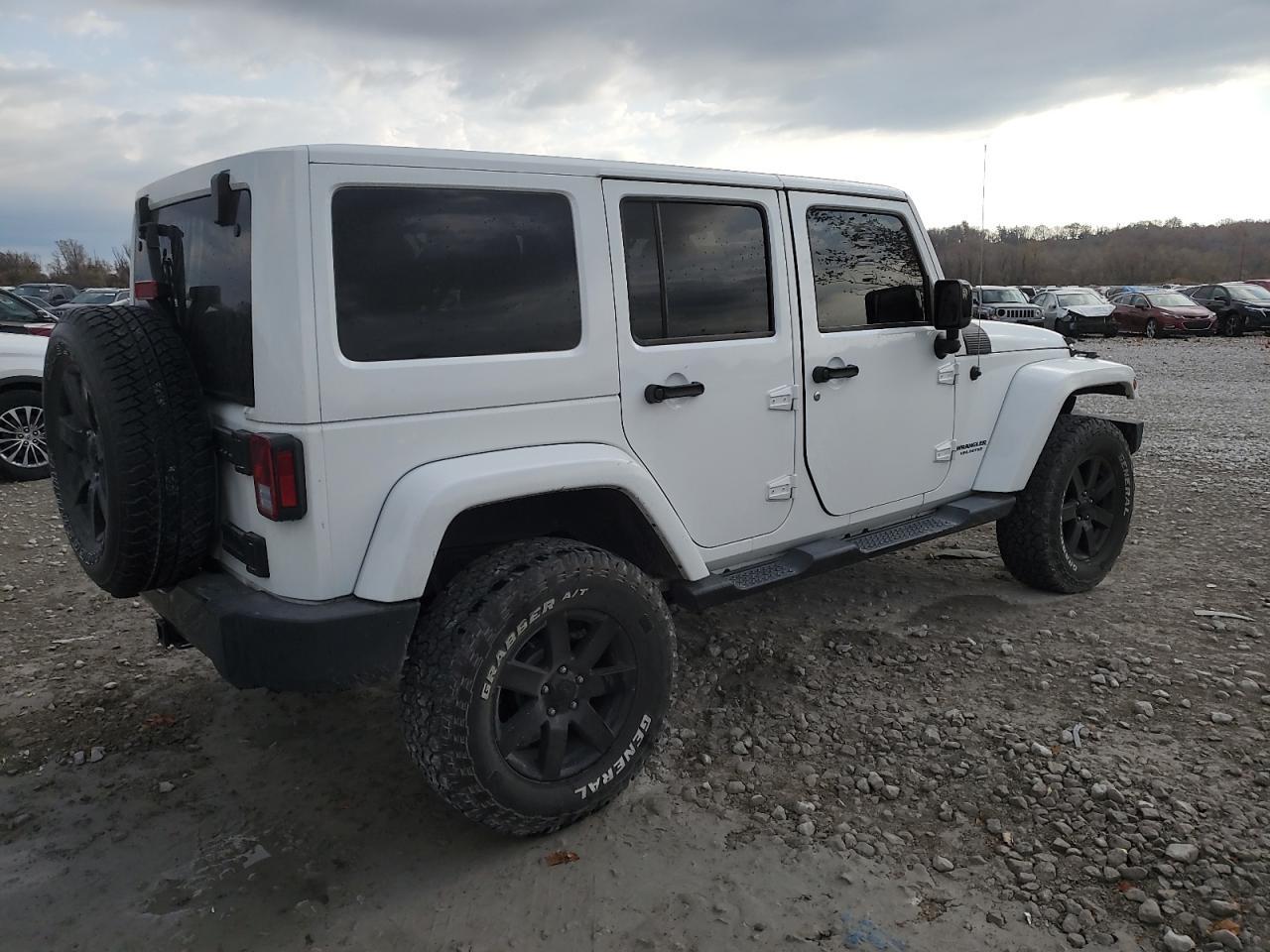2014 Jeep Wrangler Unlimited Sahara - Image 3