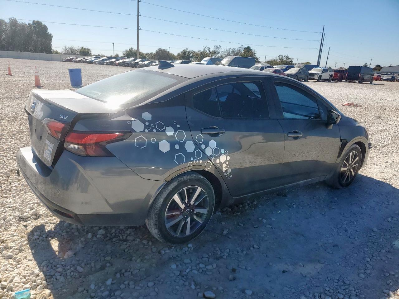 2021 Nissan Versa Sv - Image 3