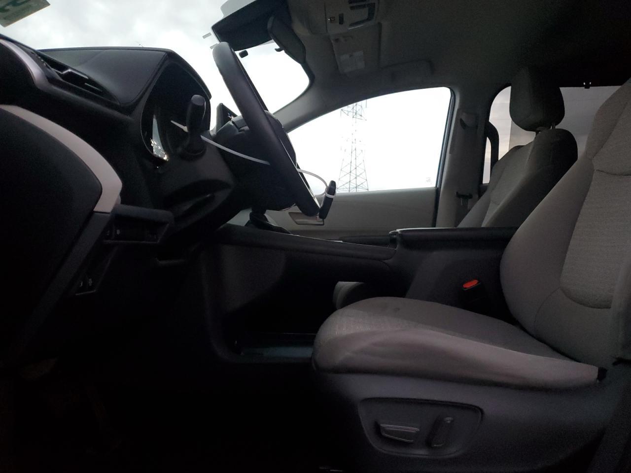 2021 Toyota Sienna Le - Image 7