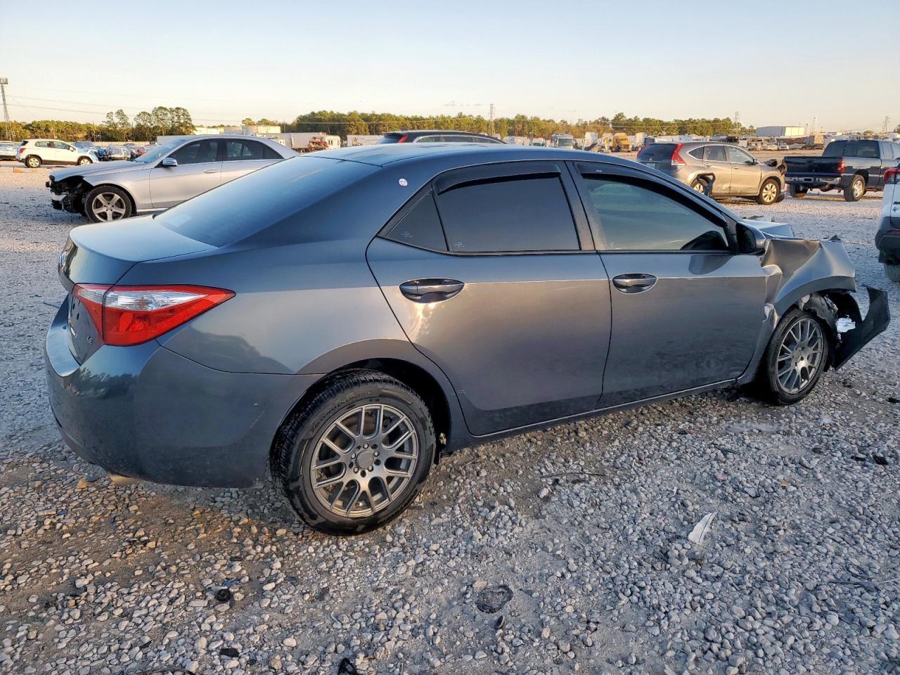 2016 Toyota Corolla L - Фото 3