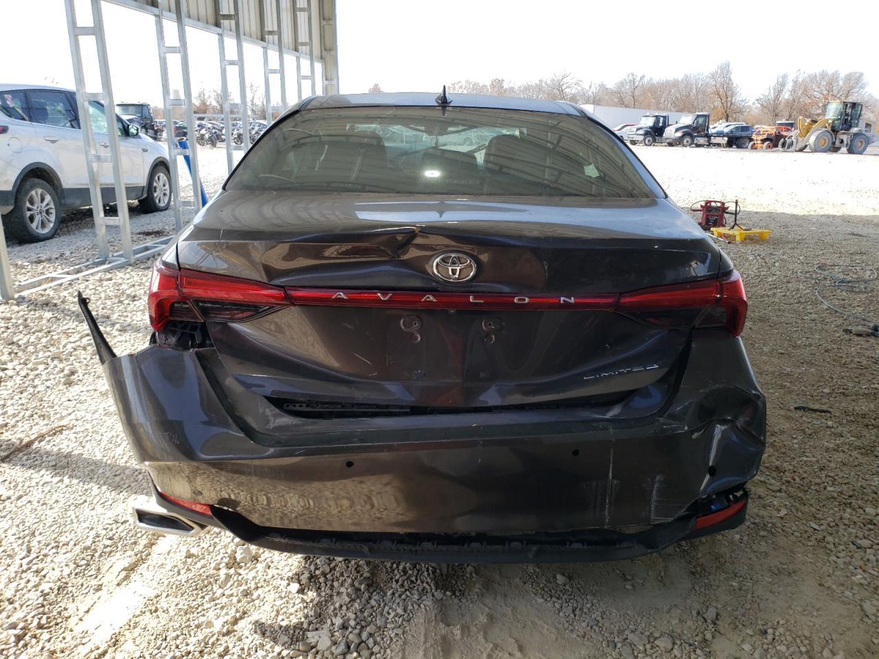 2019 Toyota Avalon Xle - Image 6