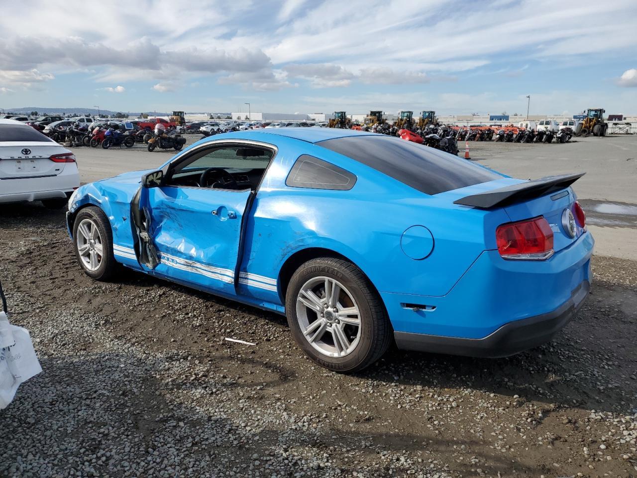 2010 Ford Mustang - Фото 2