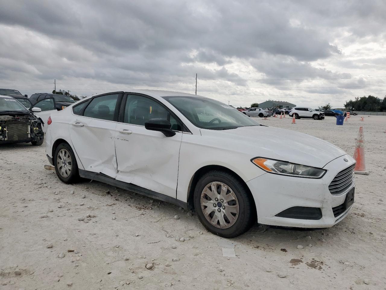 2014 Ford Fusion S - Image 4