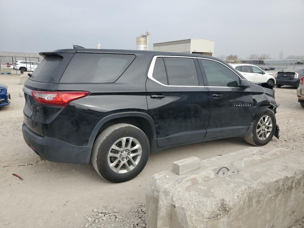 2018 Chevrolet Traverse Ls - Фото 3