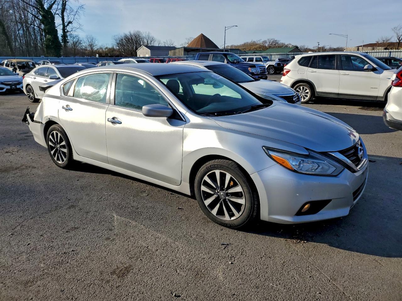 2017 Nissan Altima 2.5 - Image 4