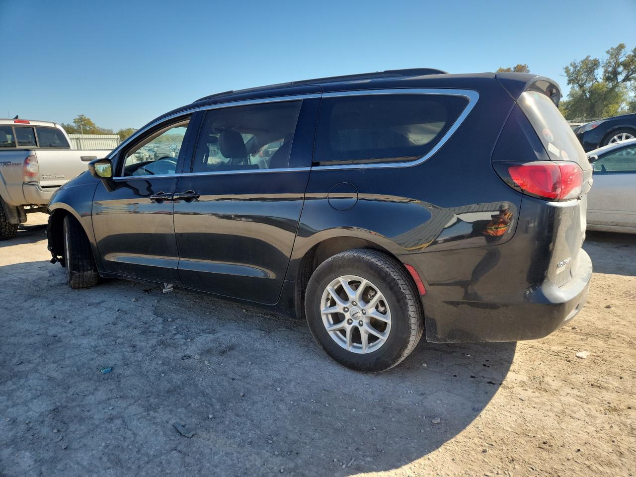 2021 Chrysler Voyager Lxi - Фото 2