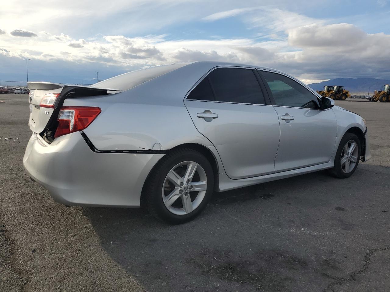 2014 Toyota Camry L - Фото 3