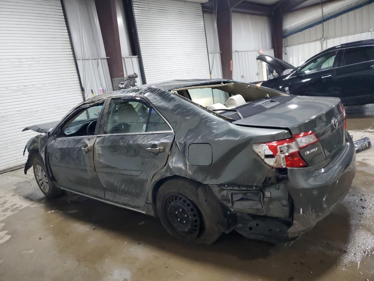 2013 Toyota Camry L - Фото 2