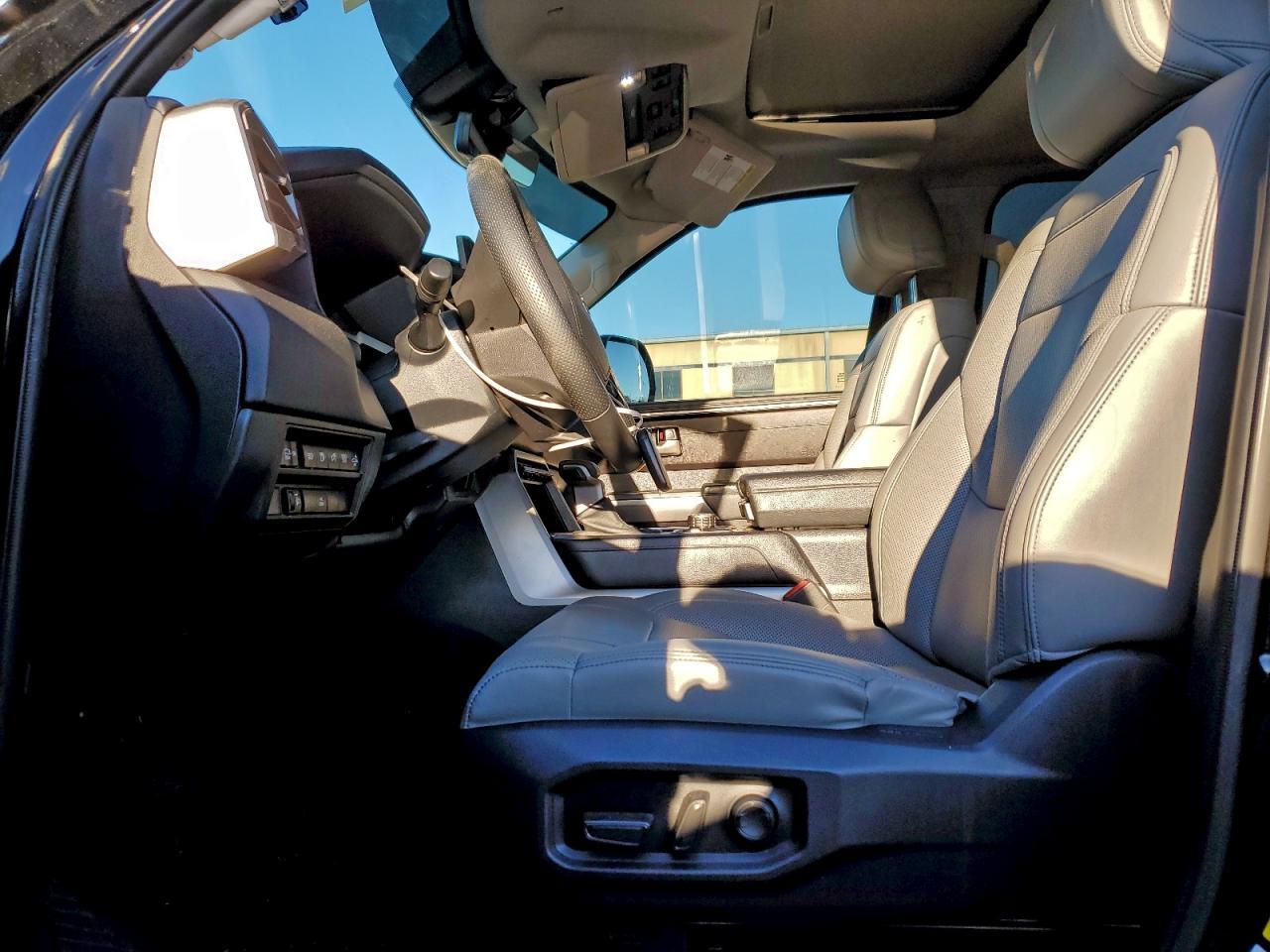 2023 Toyota Sequoia Sr5 - Image 7