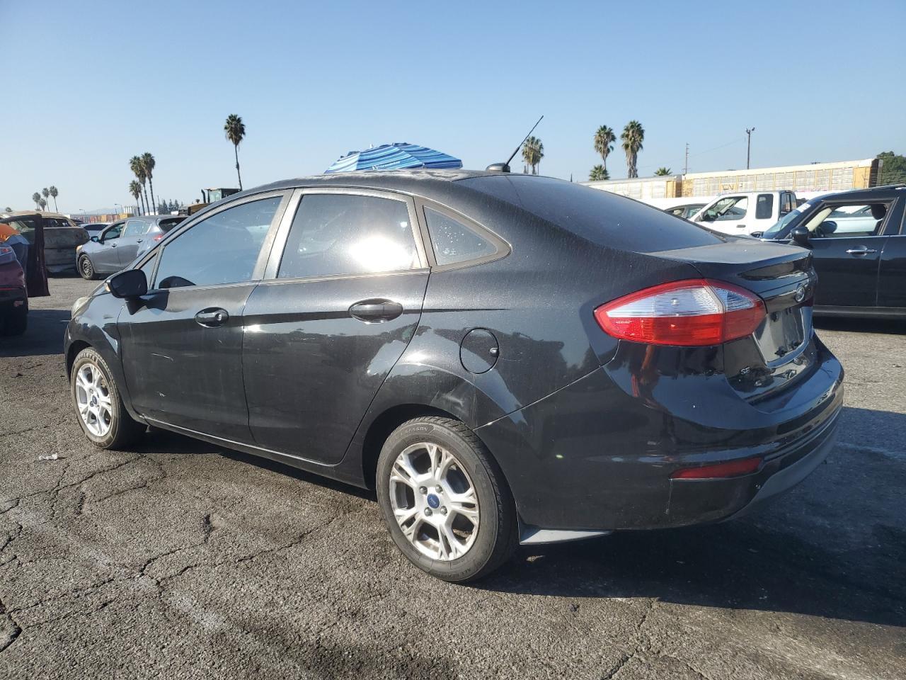 2015 Ford Fiesta Se - Фото 2