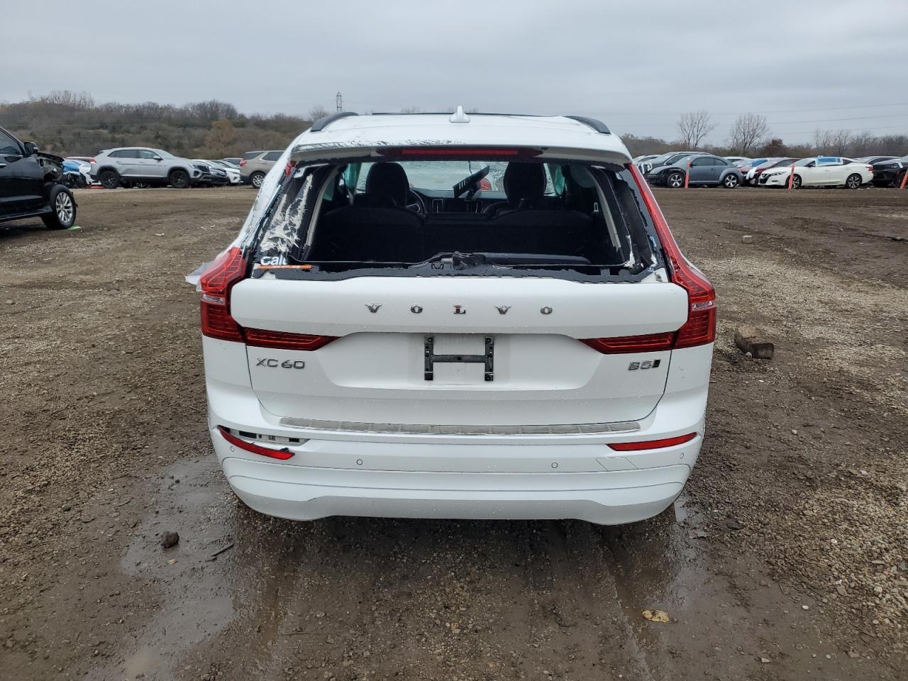 2022 Volvo Xc60 B5 Momentum - Image 6