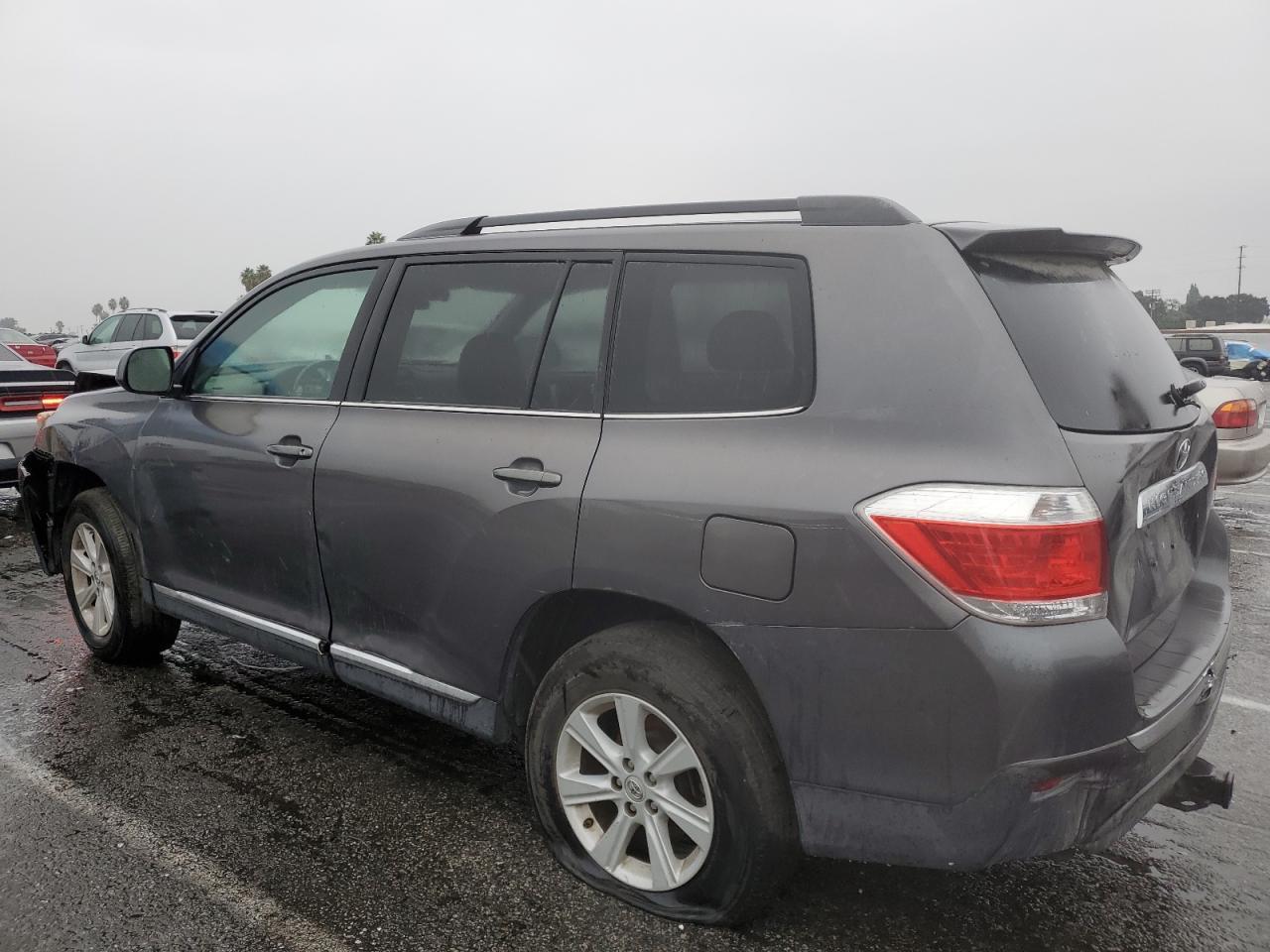 2013 Toyota Highlander Base - Image 2