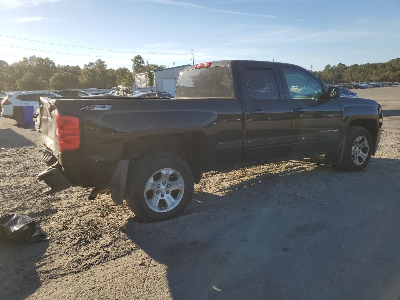 2017 Chevrolet Silverado K1500 Lt - Image 3