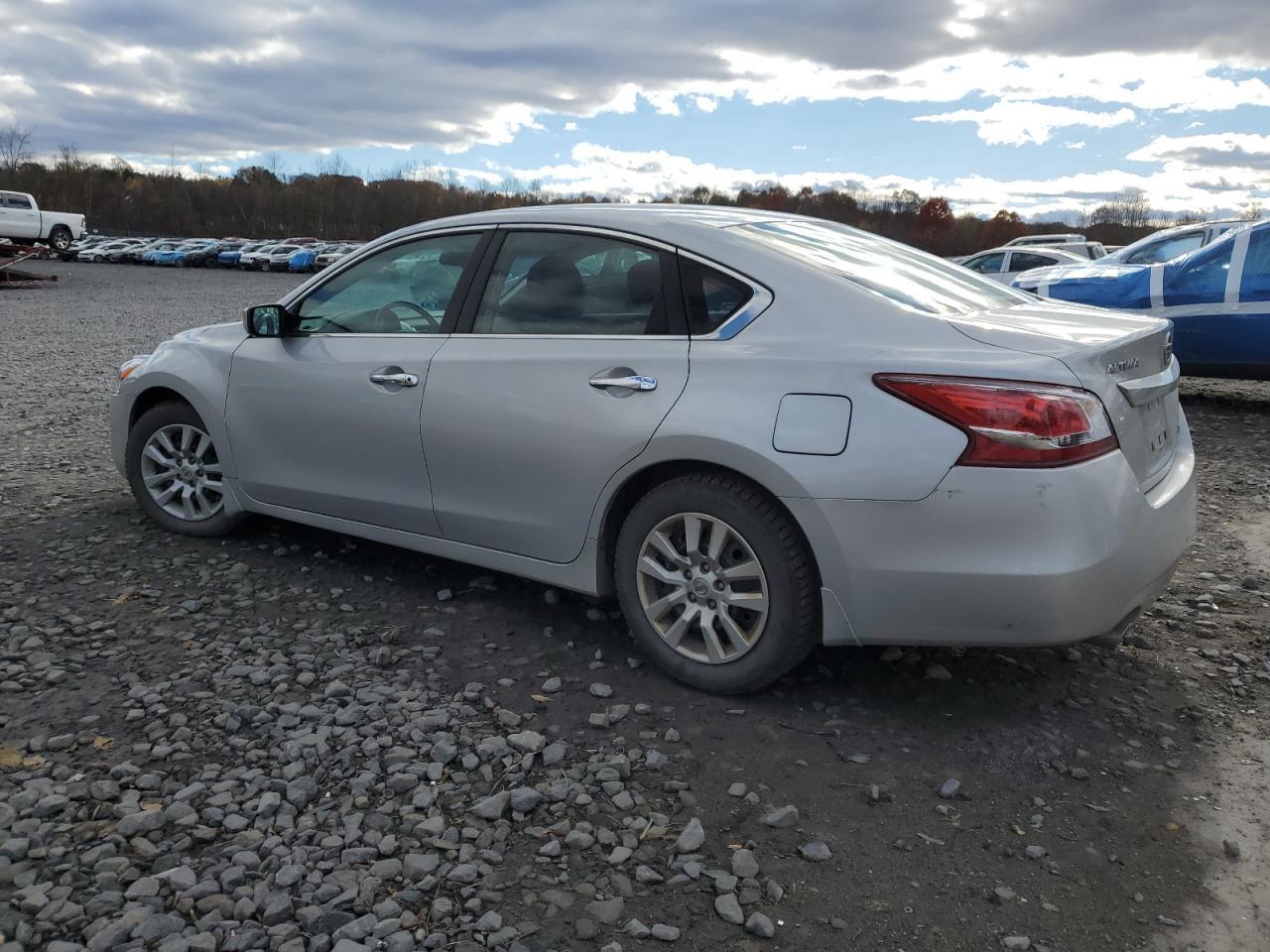 2013 Niss Altima - Image 2