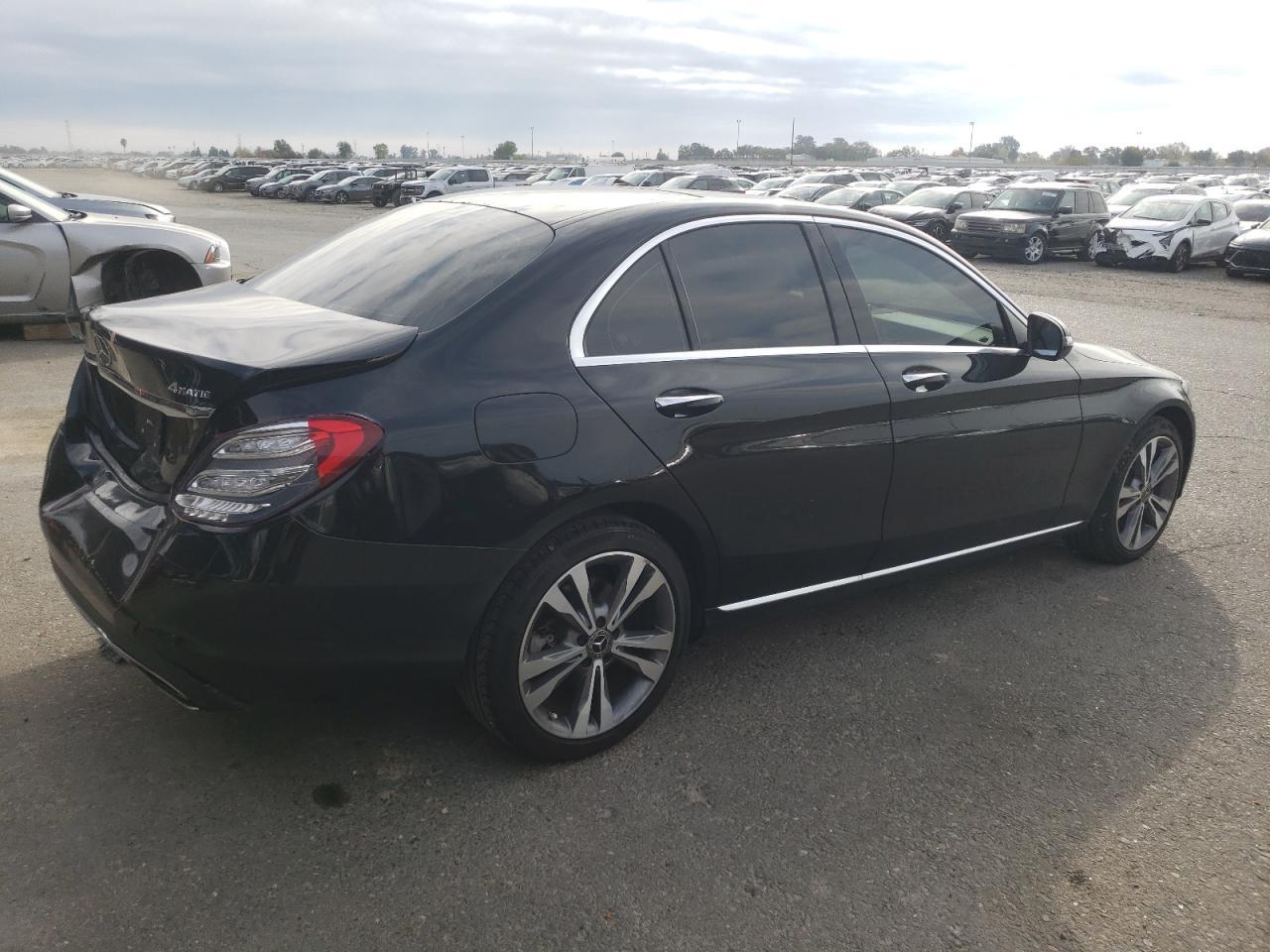 2017 Mercedes-Benz C 300 4Matic - Фото 3