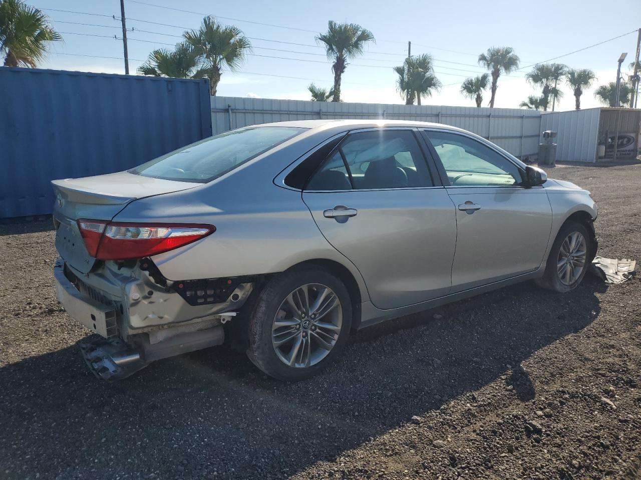2017 Toyota Camry Le - Фото 3