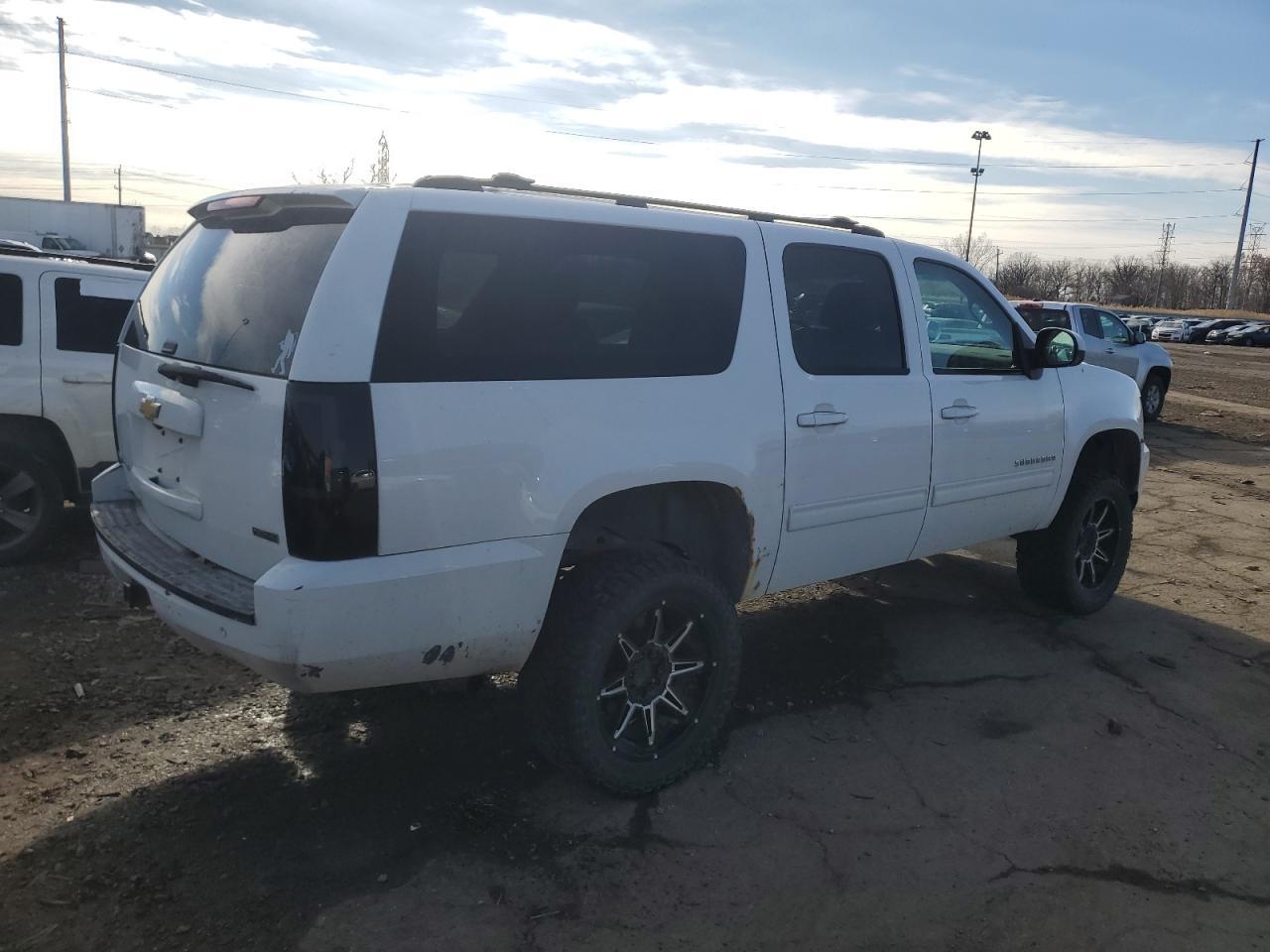 2012 Chevrolet Suburban - Фото 3