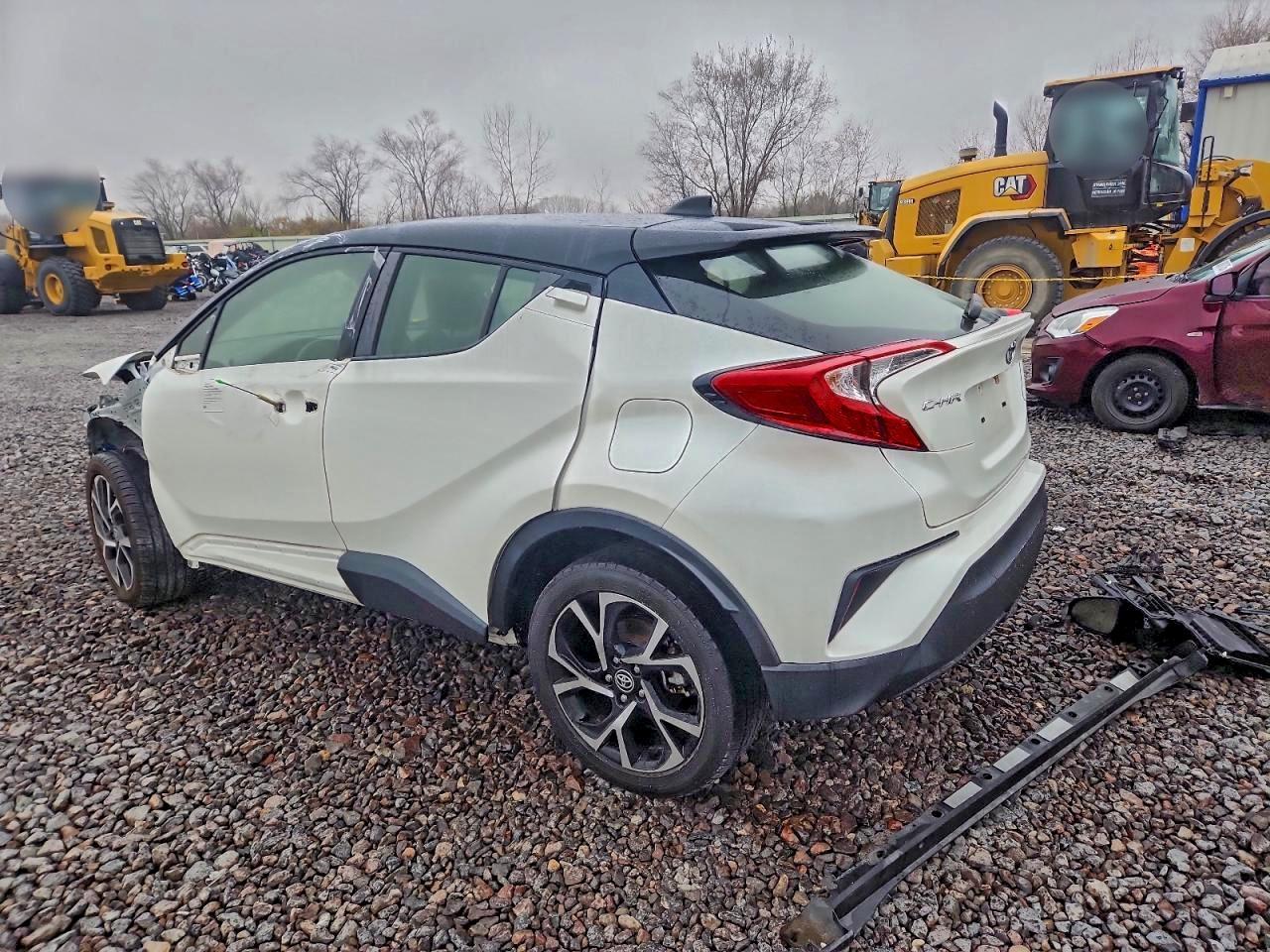2020 Toyota C-Hr Xle - Image 2