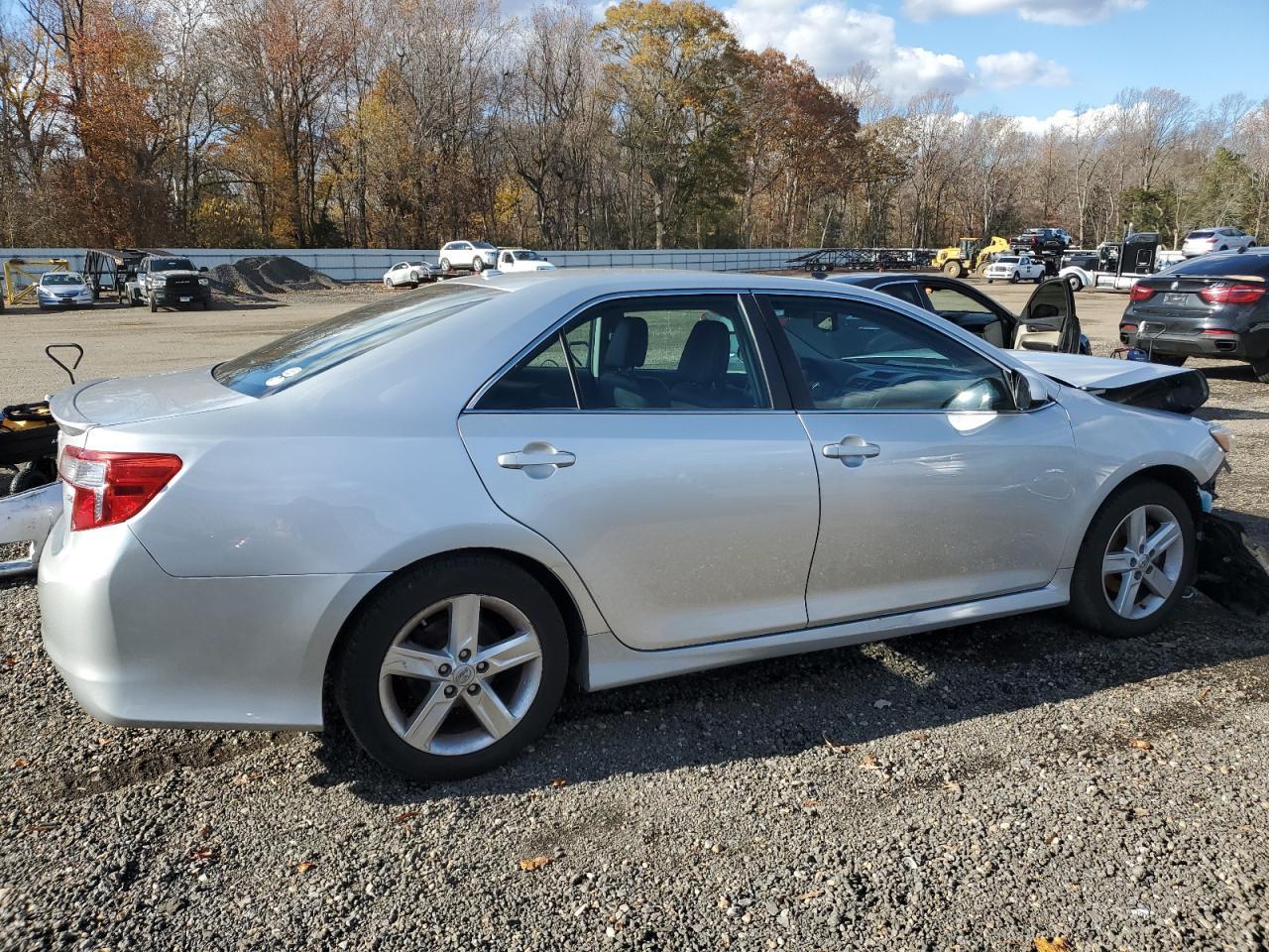 2014 Toyota Camry L - Фото 3