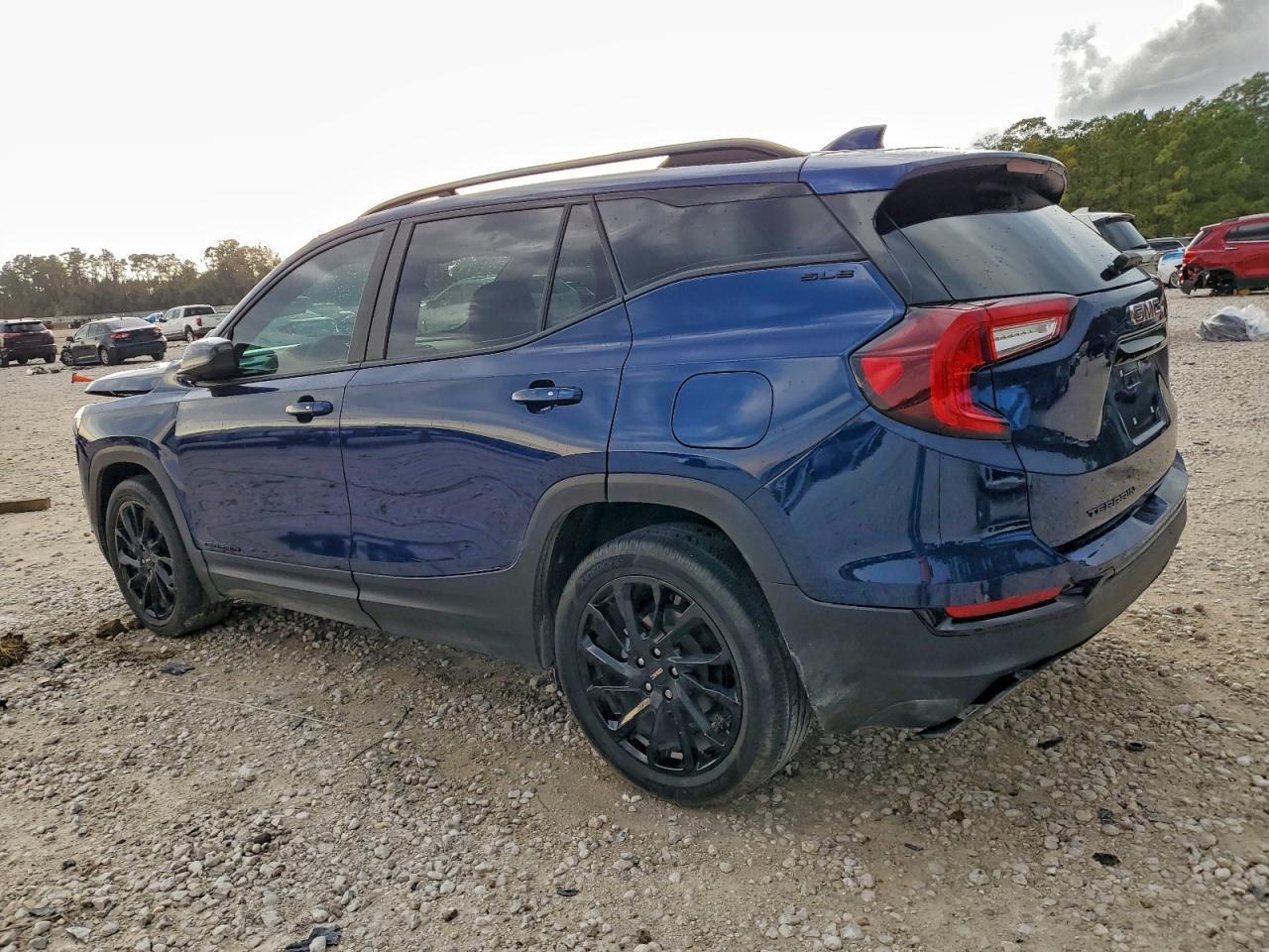 2023 GMC Terrain Sle - Image 2