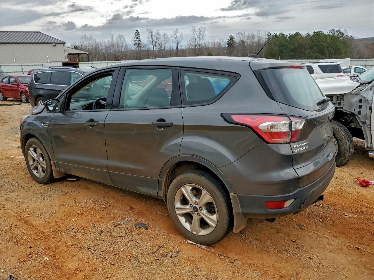 2017 Ford Escape S - Фото 2
