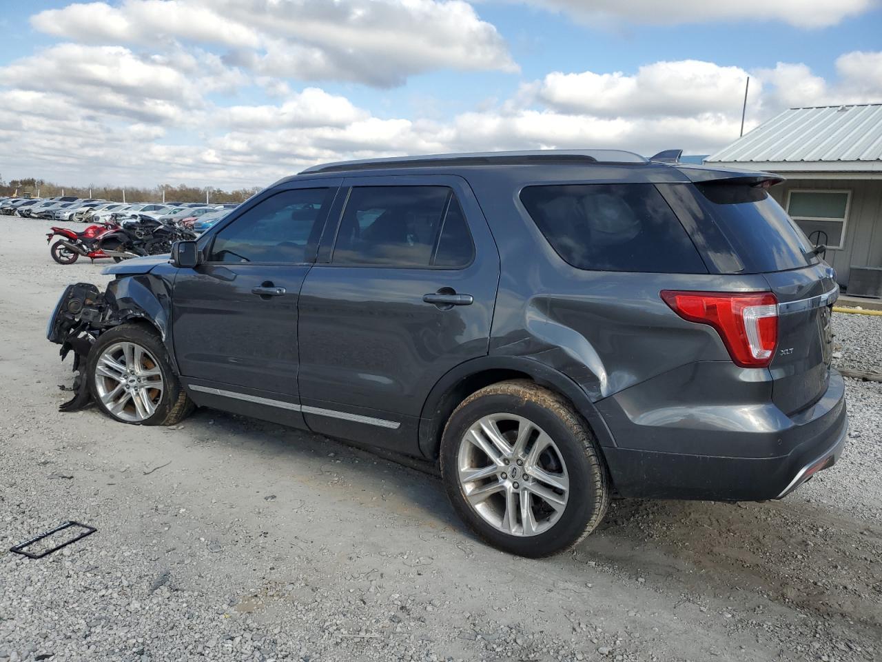 2016 Ford Explorer Xlt - Image 2