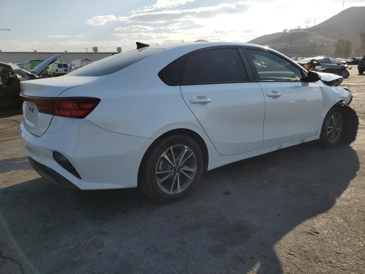 2023 Kia Forte Lx - Фото 3