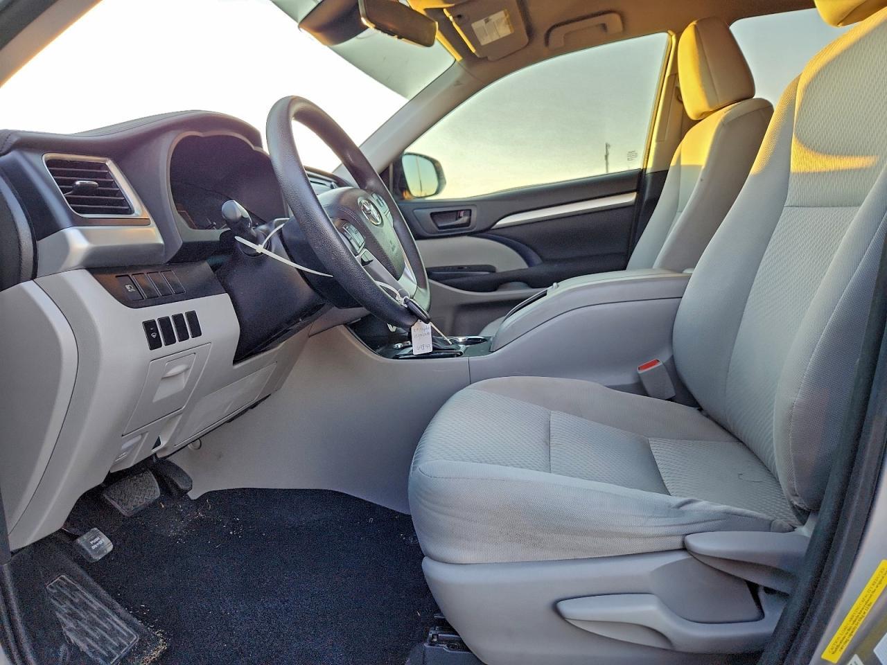 2017 Toyota Highlander Le - Image 7