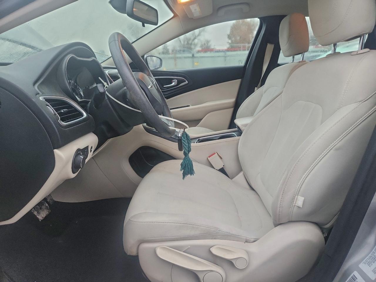 2016 Chrysler 200 Limited - Image 7