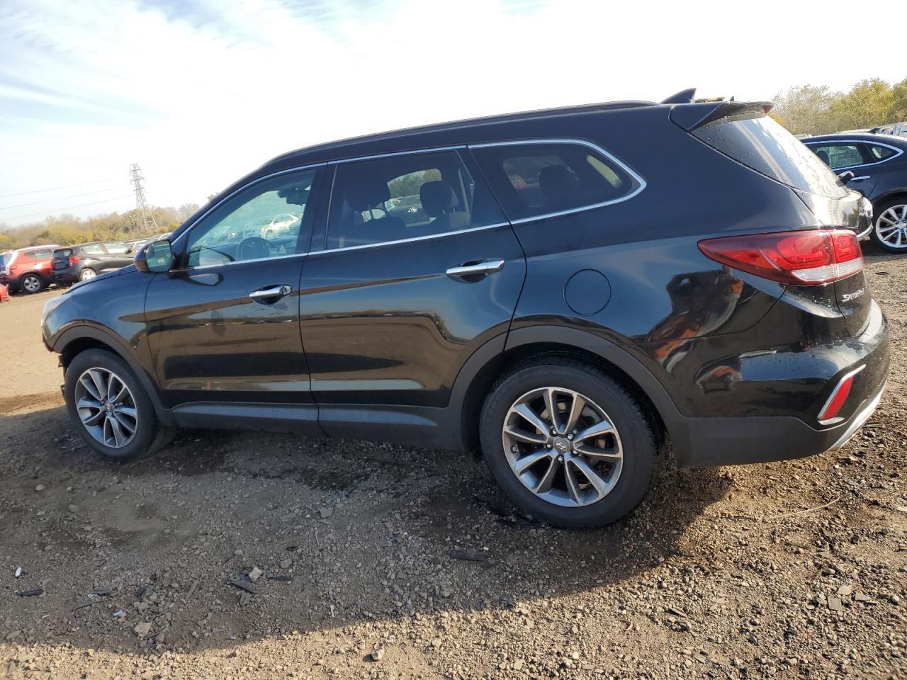 2017 Hyundai Santa Fe Se - Image 2