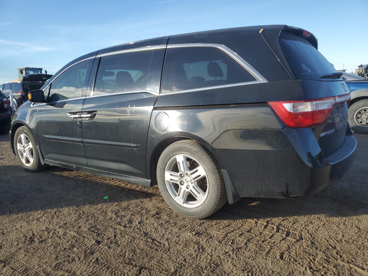2011 Honda Odyssey Touring - Фото 2