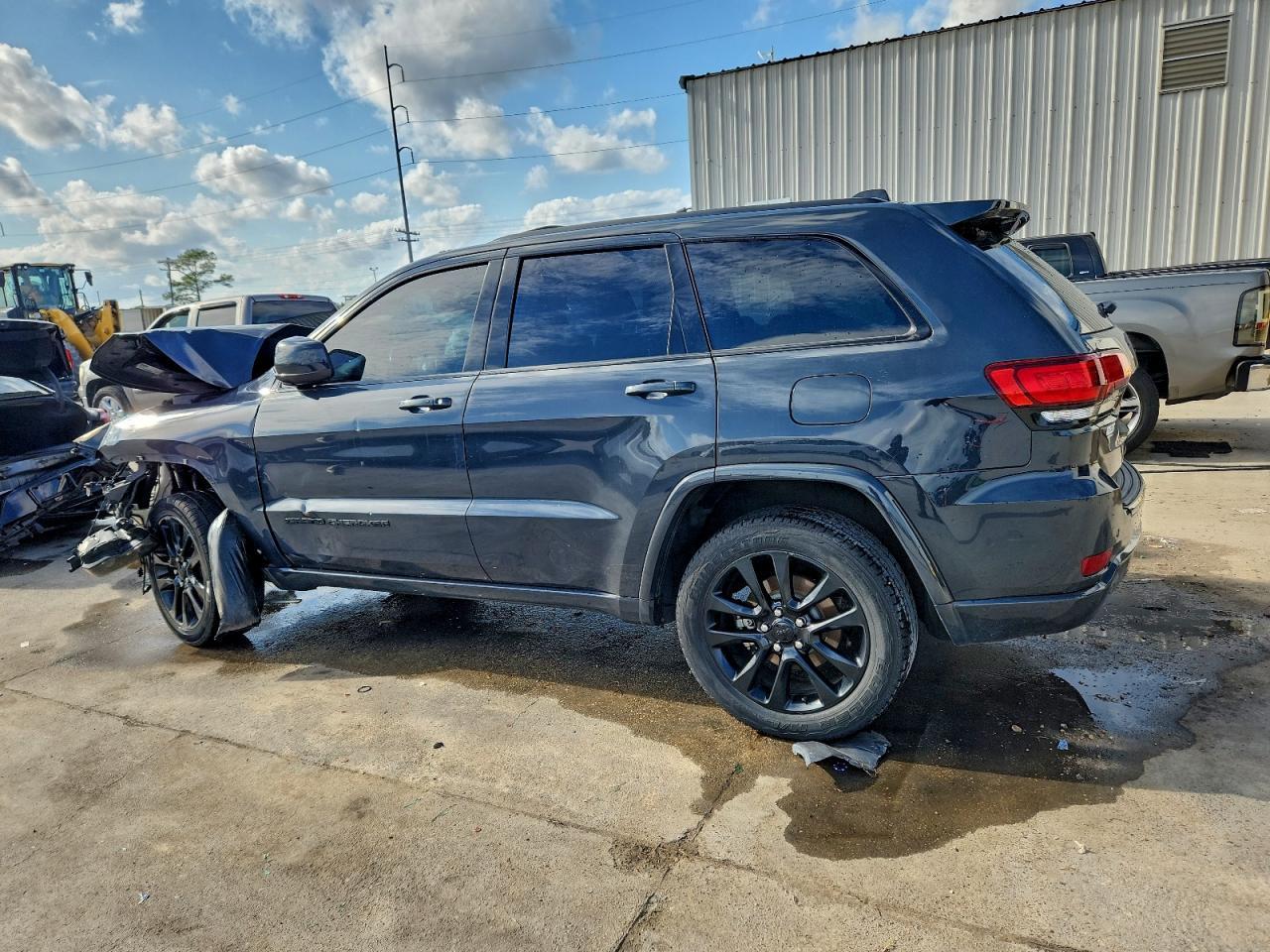 2018 Jeep Grand Cherokee Laredo - Image 2