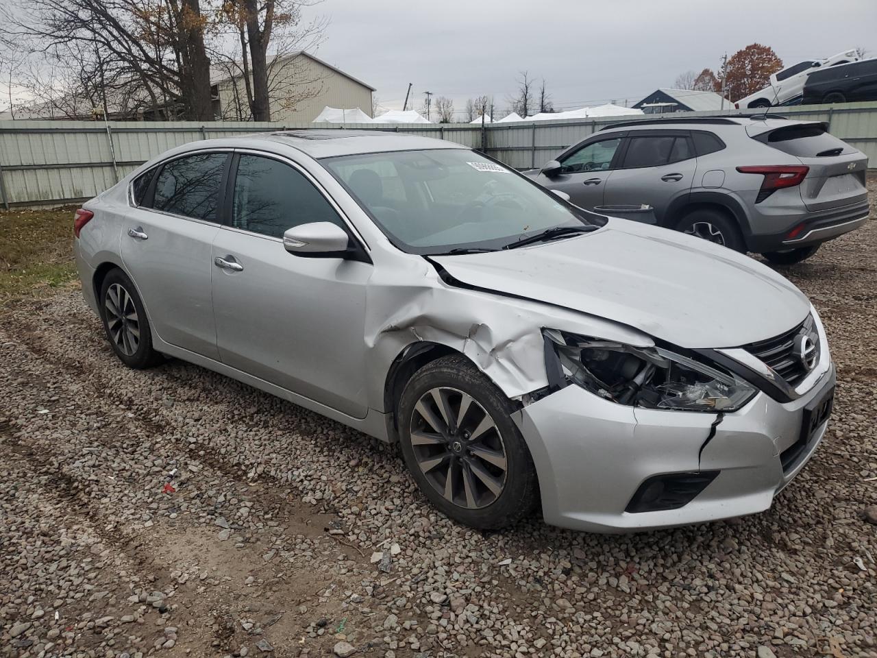 2017 Nissan Altima 2.5 - Image 4