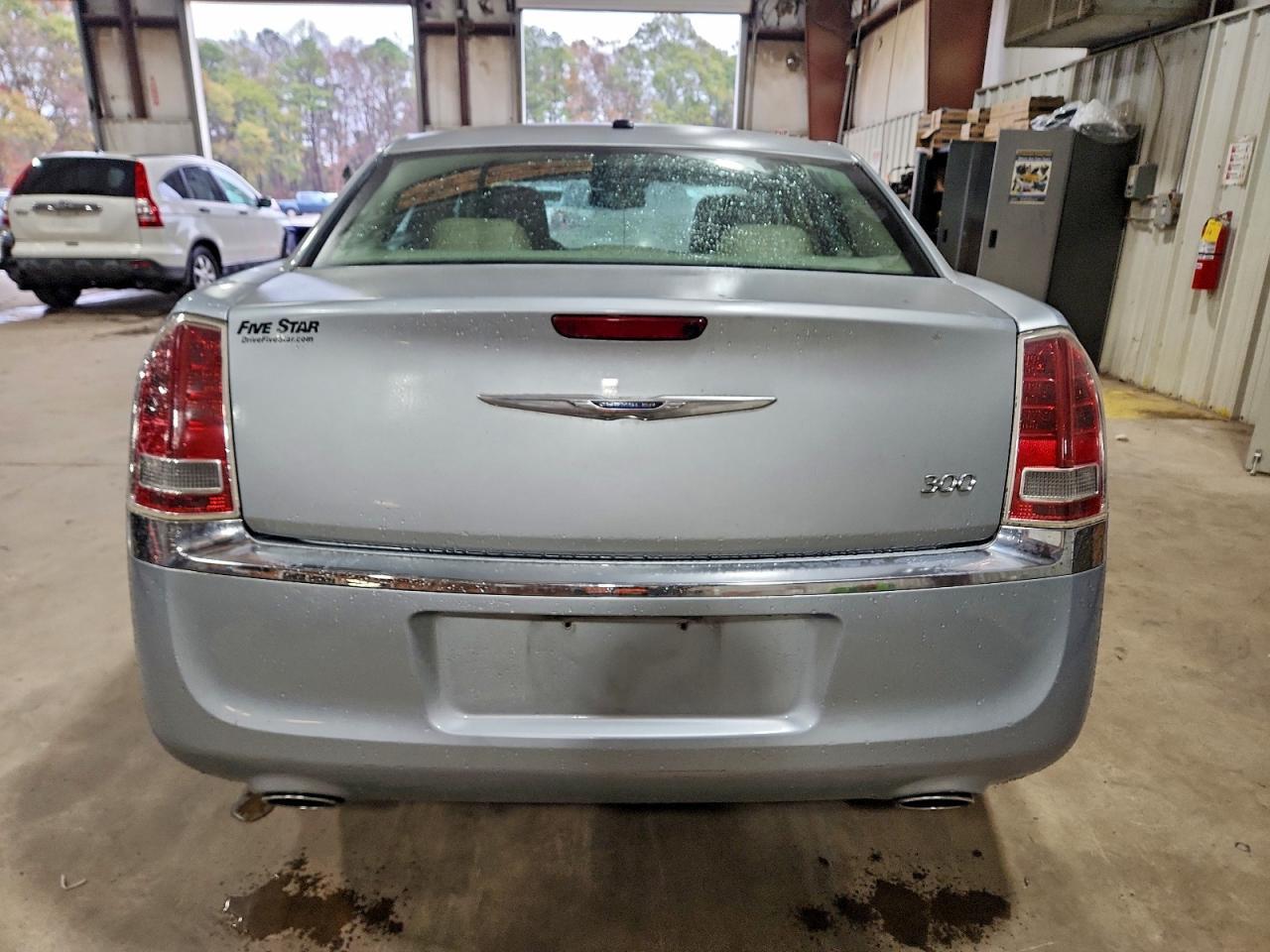 2013 Chrysler 300 - Image 6