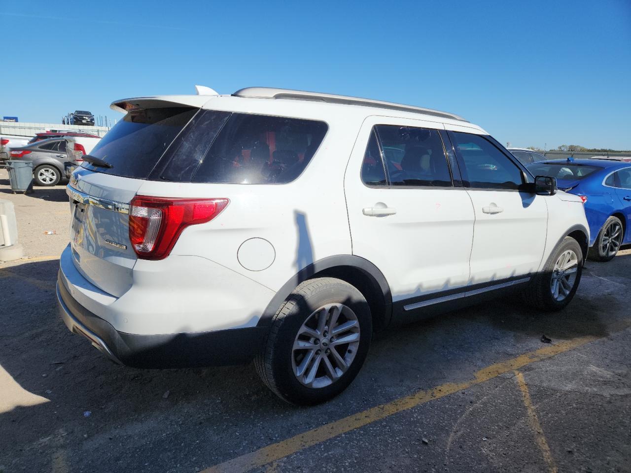 2016 Ford Explorer Xlt - Фото 3