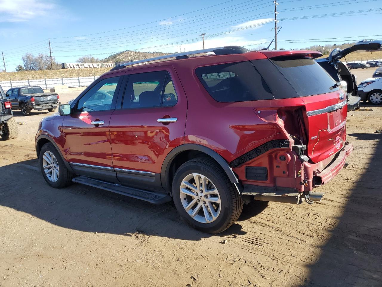 2015 Ford Explorer Xlt - Фото 2