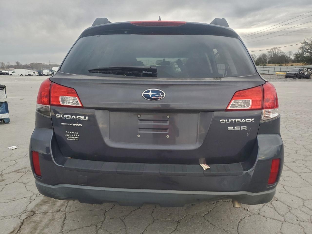 2012 Subaru Outback 3.6R Limited - Image 6