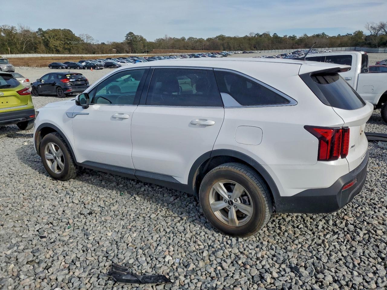 2022 Kia Sorento Lx - Image 2
