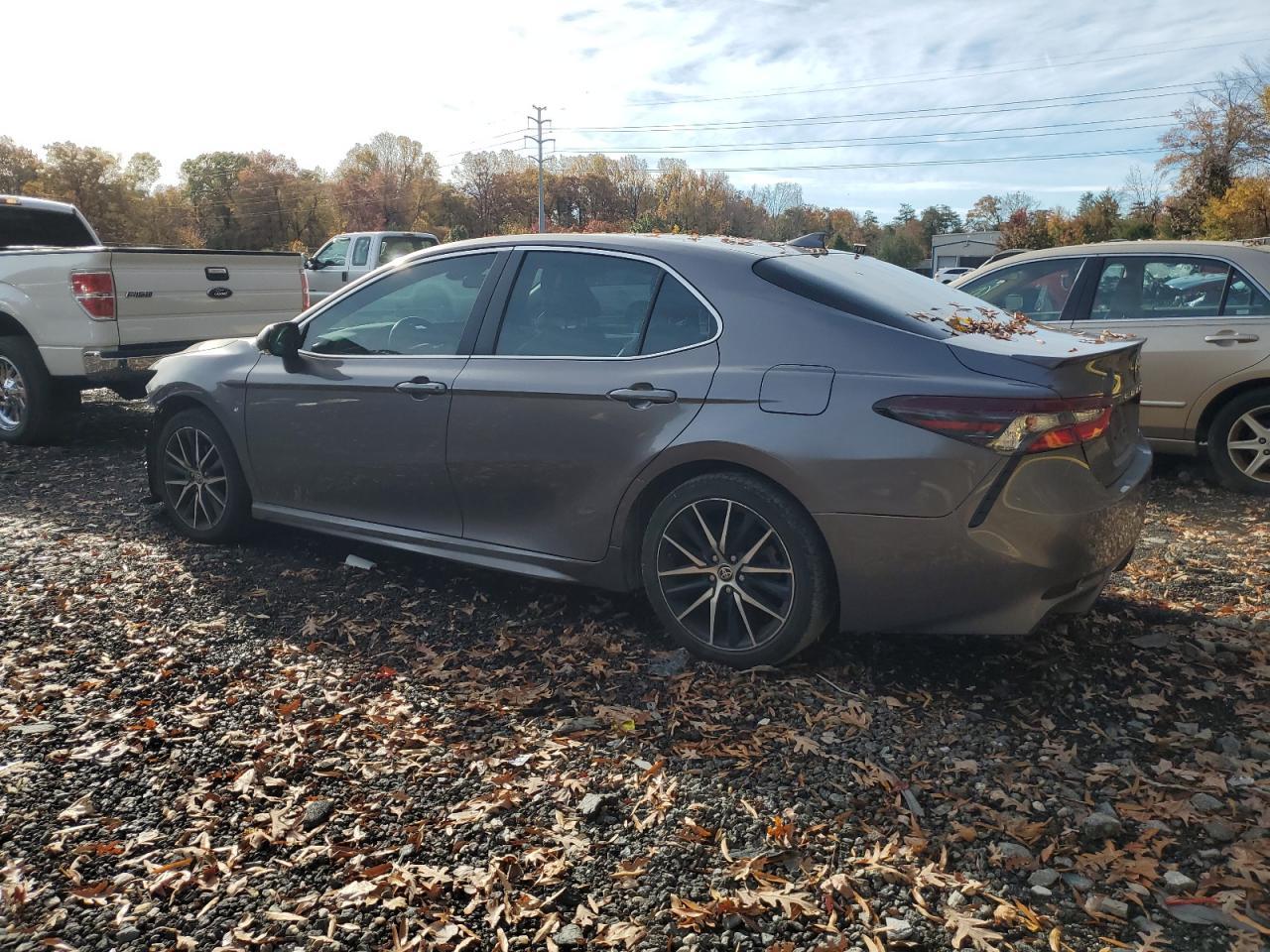 2021 Toyota Camry Se - Фото 2
