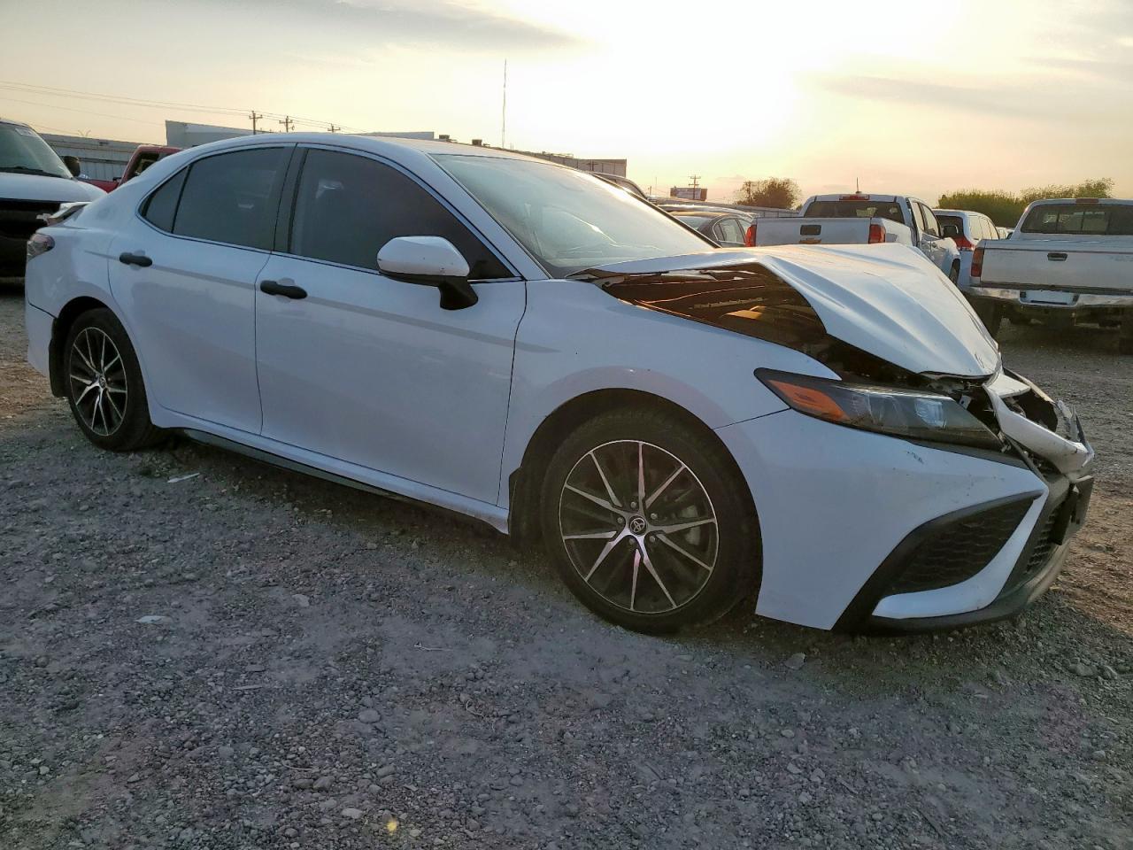 2021 Toyota Camry Se - Фото 4