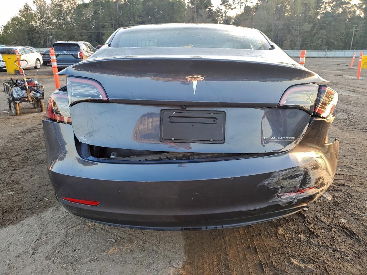 2023 Tesla Model 3 - Фото 6