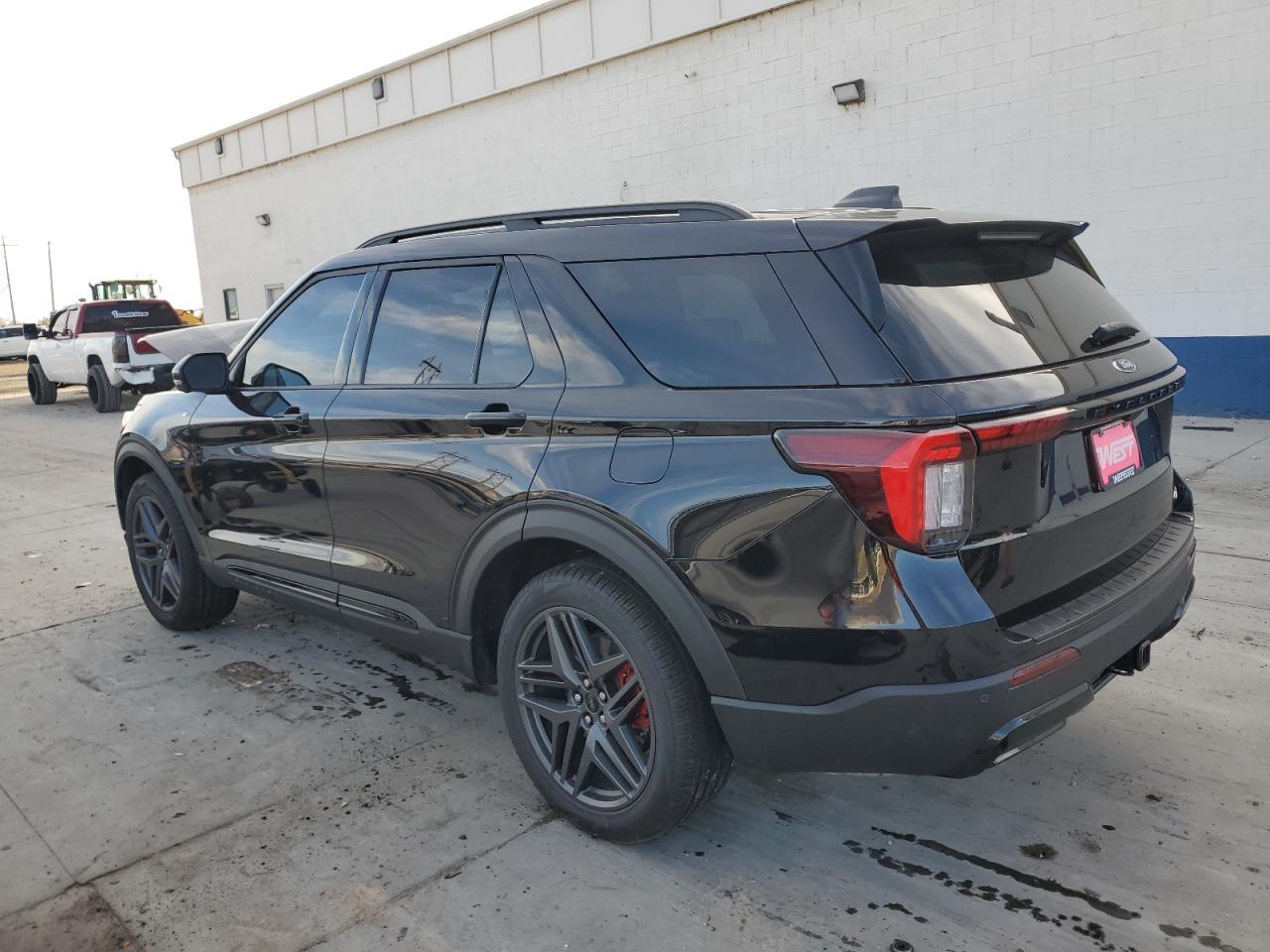 2025 Ford Explorer St-Line - Image 2