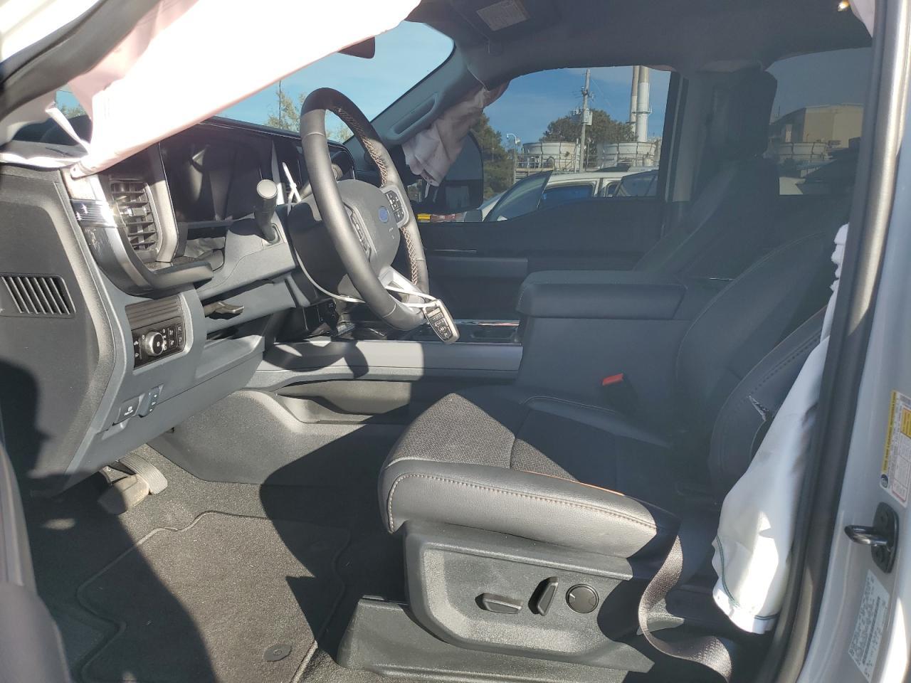 2025 Ford F250 Super Duty - Фото 7
