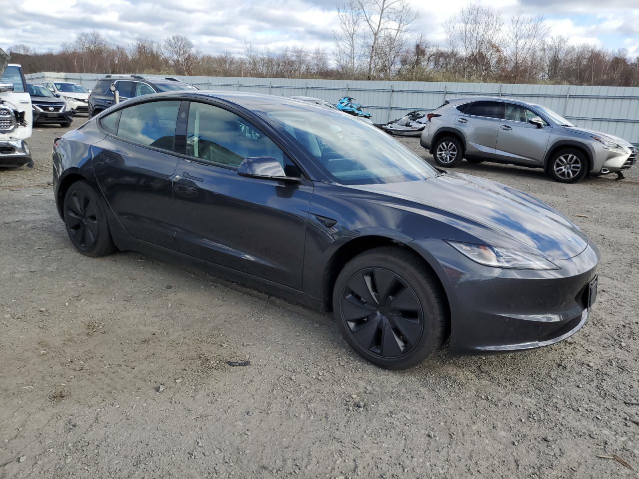 2025 Tesla Model 3 - Фото 4