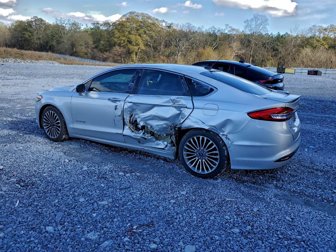 2017 Ford Fusion Titanium Hev - Image 2