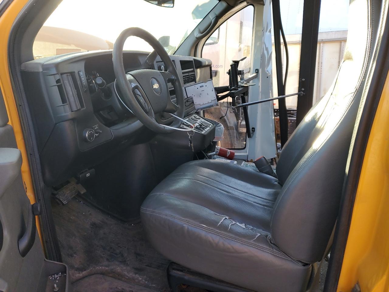 2014 Chevrolet Express School Bus - Фото 5