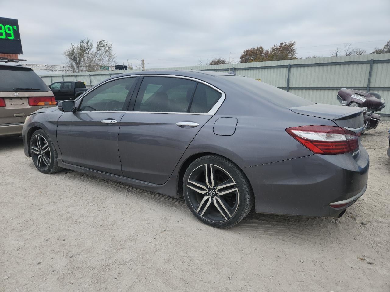 2016 Honda Accord Touring - Фото 2